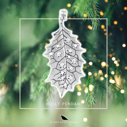 Holly leaf pendant