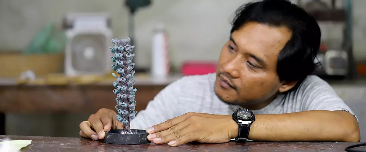 Black Raven Beads silversmith Yandi in his hometown Ubud, Bali